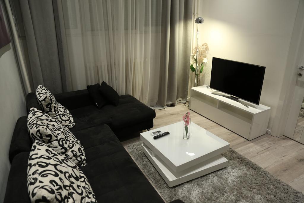 City Place Apartments Belgrado Esterno foto