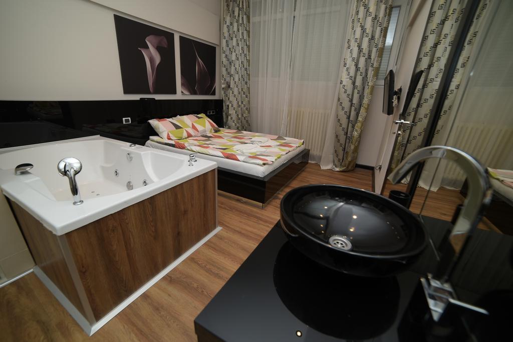 City Place Apartments Belgrado Esterno foto