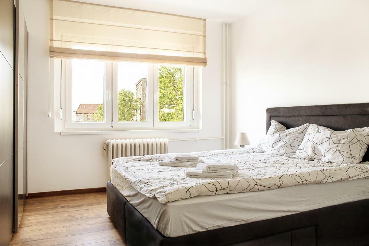 City Place Apartments Belgrado Esterno foto